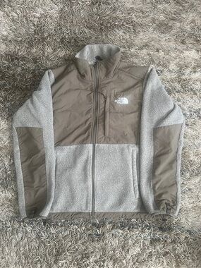 The North Face Two-Tone Taupe and Light Gray Sherpa Jacket: Women's